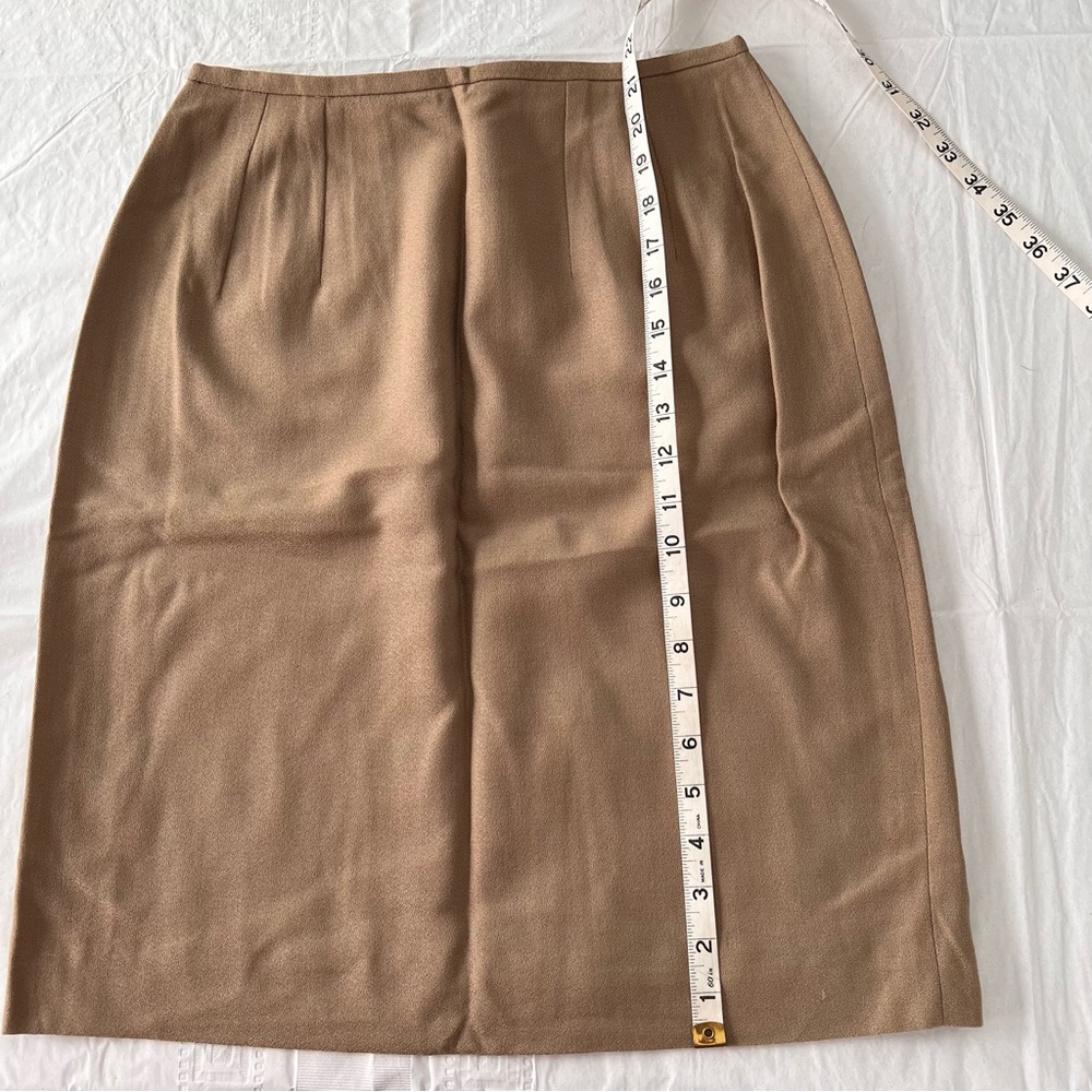 Herman Geist skirt size 8. 100% wool. Fully lined.